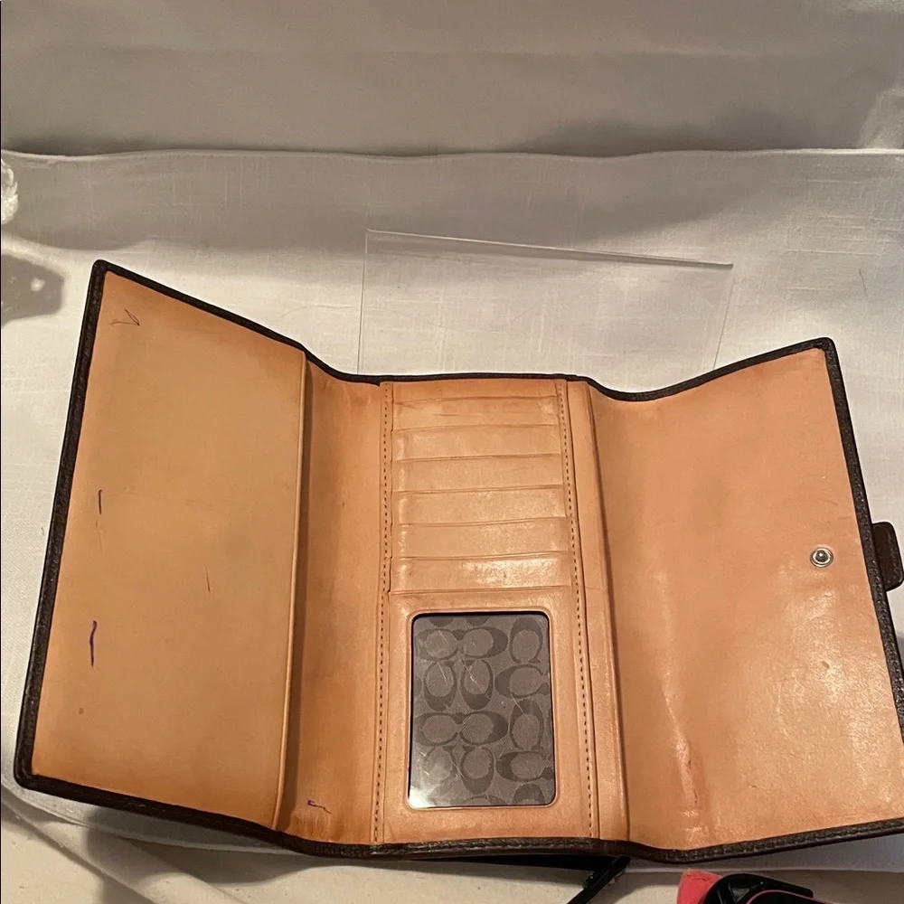 Coach triple wallet. EUC few call outs on inside.